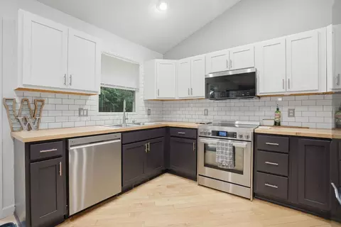 Kitchen - 212 8th Ave, Hampton, IL 61256 photo 1 of 2