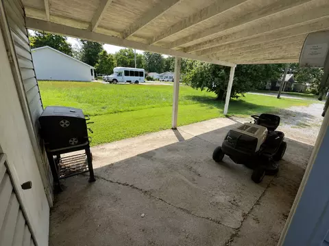 Exterior - 834 W 7th St, Flora, IL 62839 photo 7 of 11