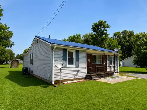 Exterior - 834 W 7th St, Flora, IL 62839 photo 11 of 11
