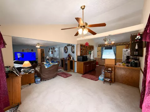 Living - 834 W 7th St, Flora, IL 62839 photo 3 of 3