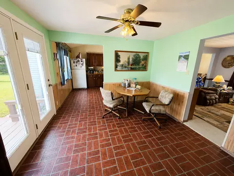Dining - 834 W 7th St, Flora, IL 62839 photo 1 of 2