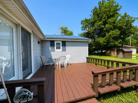Exterior - 834 W 7th St, Flora, IL 62839 photo 2 of 11
