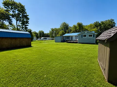 Exterior - 834 W 7th St, Flora, IL 62839 photo 4 of 11