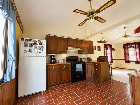 Kitchen - 834 W 7th St, Flora, IL 62839 photo 3 of 3