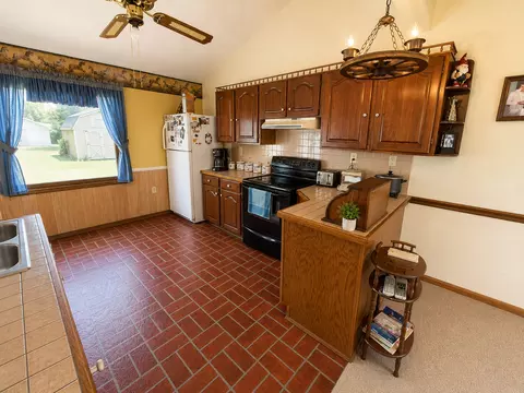 Kitchen - 834 W 7th St, Flora, IL 62839 photo 1 of 3