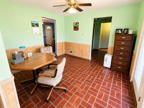 Dining - 834 W 7th St, Flora, IL 62839 photo 2 of 2