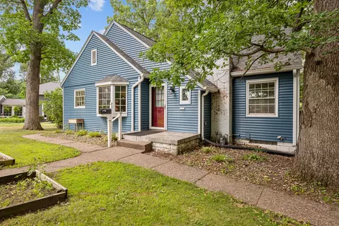 Exterior - 2301 15th Ave, Moline, IL 61265 photo 3 of 11