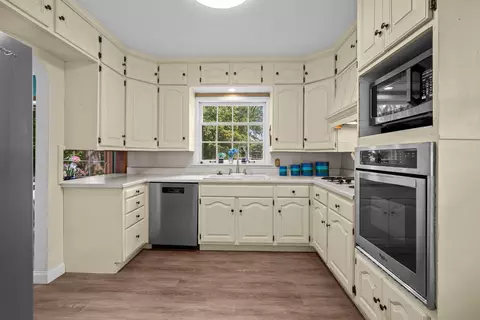 Kitchen - 2301 15th Ave, Moline, IL 61265 photo 2 of 4