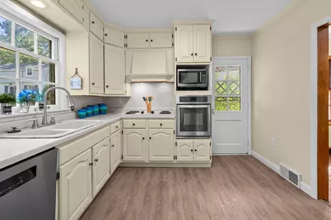 Kitchen - 2301 15th Ave, Moline, IL 61265 photo 4 of 4