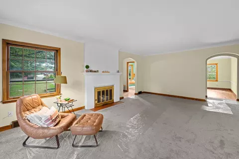 Living - 2301 15th Ave, Moline, IL 61265 photo 4 of 6