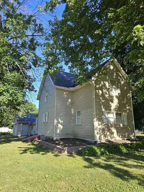 Other - 105 N 7th St, Cornell, IL 61319 photo 2 of 7