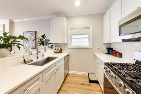 Kitchen - 3111 N Seminary Ave #1N, Chicago, IL 60657 photo 1 of 3