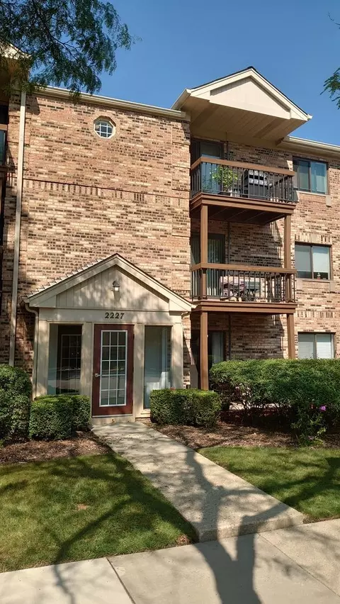 2227 W Nichols Rd #E, Arlington Heights, IL 60004