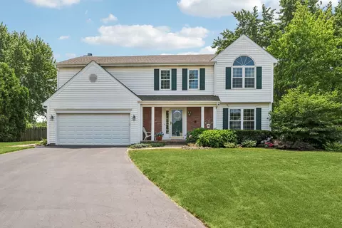 620 Waterford Dr, Lake Zurich, IL 60047