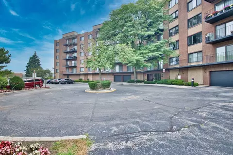 7601 Lincoln Ave #502, Skokie, IL 60077