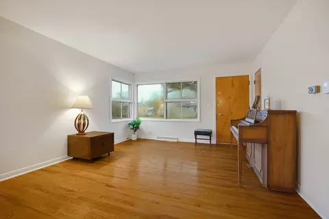 Living - 326 E Alden Dr, Addison, IL 60101 photo 1 of 3