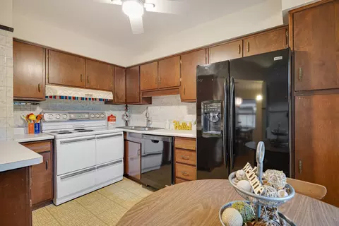 Kitchen - 326 E Alden Dr, Addison, IL 60101 photo 2 of 3