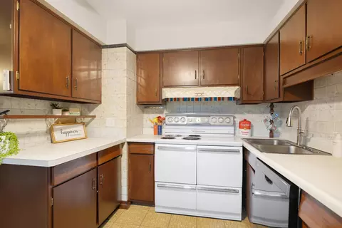Kitchen - 326 E Alden Dr, Addison, IL 60101 photo 3 of 3