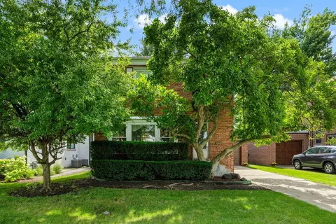 2907 W Bryn Mawr Ave, Chicago, IL 60659