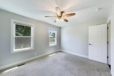 Bedroom - 5502 Groveside Ln, Rolling Meadows, IL 60008 photo 7 of 10