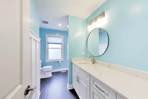 Bath - 5502 Groveside Ln, Rolling Meadows, IL 60008 photo 4 of 5