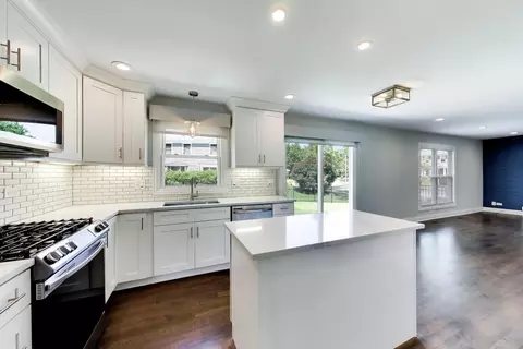 Kitchen - 5502 Groveside Ln, Rolling Meadows, IL 60008 photo 3 of 4