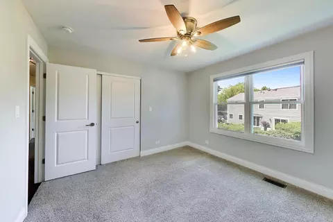 Bedroom - 5502 Groveside Ln, Rolling Meadows, IL 60008 photo 5 of 10