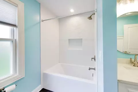 Bath - 5502 Groveside Ln, Rolling Meadows, IL 60008 photo 5 of 5