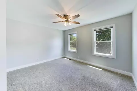 Bedroom - 5502 Groveside Ln, Rolling Meadows, IL 60008 photo 6 of 10