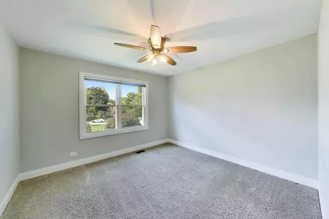 Bedroom - 5502 Groveside Ln, Rolling Meadows, IL 60008 photo 4 of 10