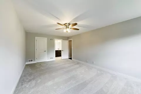 Bedroom - 5502 Groveside Ln, Rolling Meadows, IL 60008 photo 3 of 10