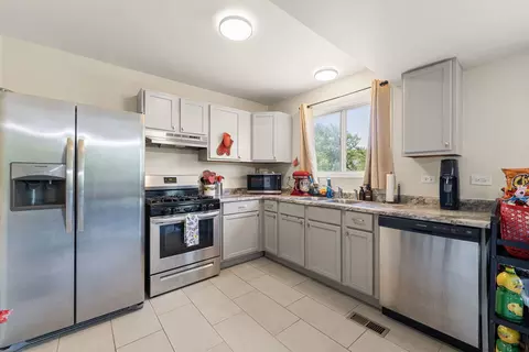 Kitchen - 116 Cloverleaf Rd, Matteson, IL 60443 photo 1 of 2