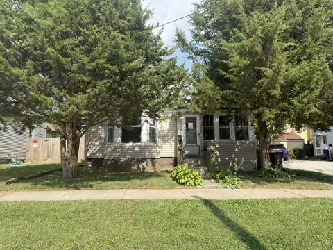 209 Sherman Pl, Waukegan, IL 60085