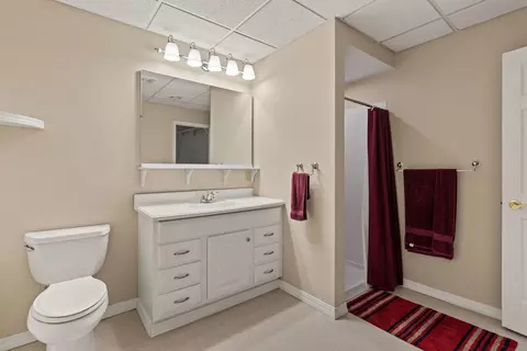 Bath - 4303 27th Ave Ct, Moline, IL 61265 photo 4 of 4