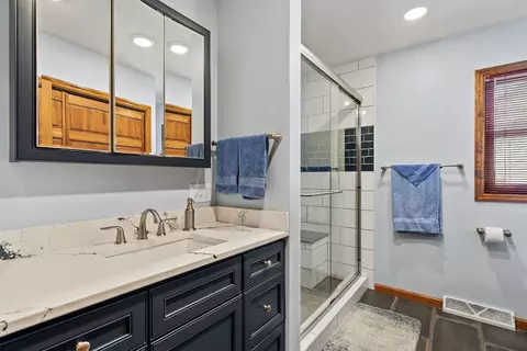 Bath - 4303 27th Ave Ct, Moline, IL 61265 photo 1 of 4