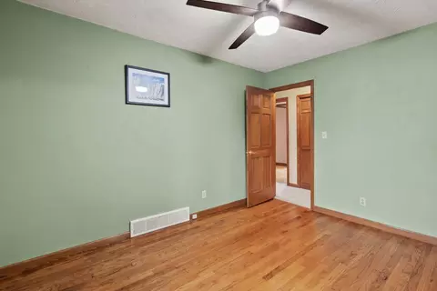Bedroom - 4303 27th Ave Ct, Moline, IL 61265 photo 2 of 6