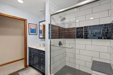 Bath - 4303 27th Ave Ct, Moline, IL 61265 photo 2 of 4