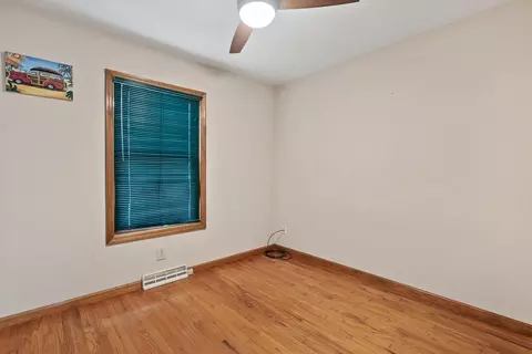 Bedroom - 4303 27th Ave Ct, Moline, IL 61265 photo 5 of 6