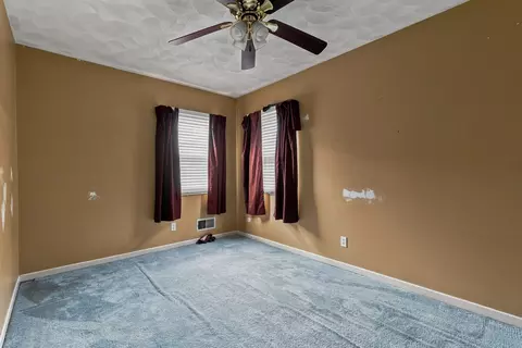 Bedroom - 1105 11th Ave, Moline, IL 61265 photo 5 of 5