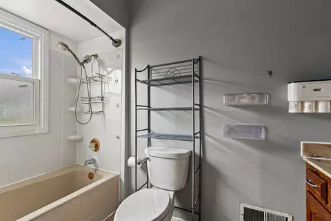 Bath - 1105 11th Ave, Moline, IL 61265 photo 2 of 3