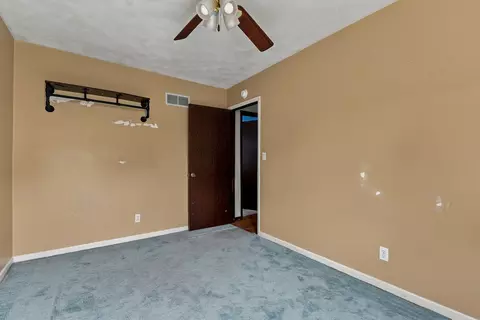 Bedroom - 1105 11th Ave, Moline, IL 61265 photo 4 of 5
