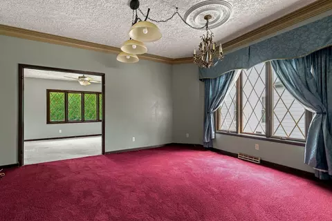 Living - 1105 11th Ave, Moline, IL 61265 photo 4 of 6