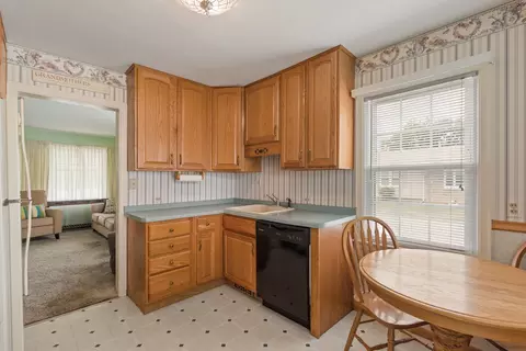 Kitchen - 1136 53rd St, Moline, IL 61265 photo 2 of 4