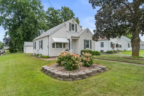 Exterior - 1136 53rd St, Moline, IL 61265 photo 2 of 5