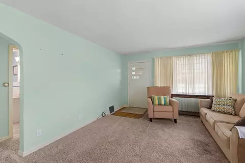 Living - 1136 53rd St, Moline, IL 61265 photo 2 of 3