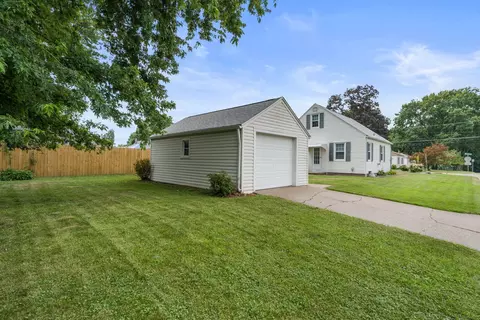 Exterior - 1136 53rd St, Moline, IL 61265 photo 5 of 5