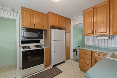 Kitchen - 1136 53rd St, Moline, IL 61265 photo 4 of 4