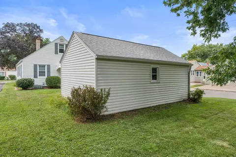 Exterior - 1136 53rd St, Moline, IL 61265 photo 4 of 5