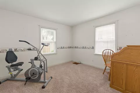 Bedroom - 1136 53rd St, Moline, IL 61265 photo 3 of 7