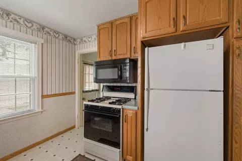 Kitchen - 1136 53rd St, Moline, IL 61265 photo 3 of 4